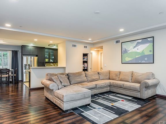 4th image of 5525 W Olympic Blvd Unit 202