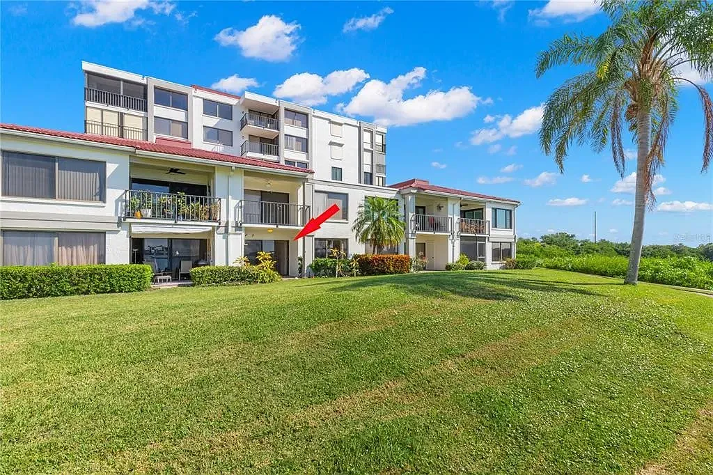 2 bed, 915 sqft, $4,000 — Photo 1
