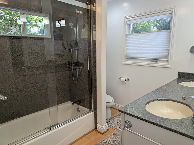 219 Okeefe St — Photo 9