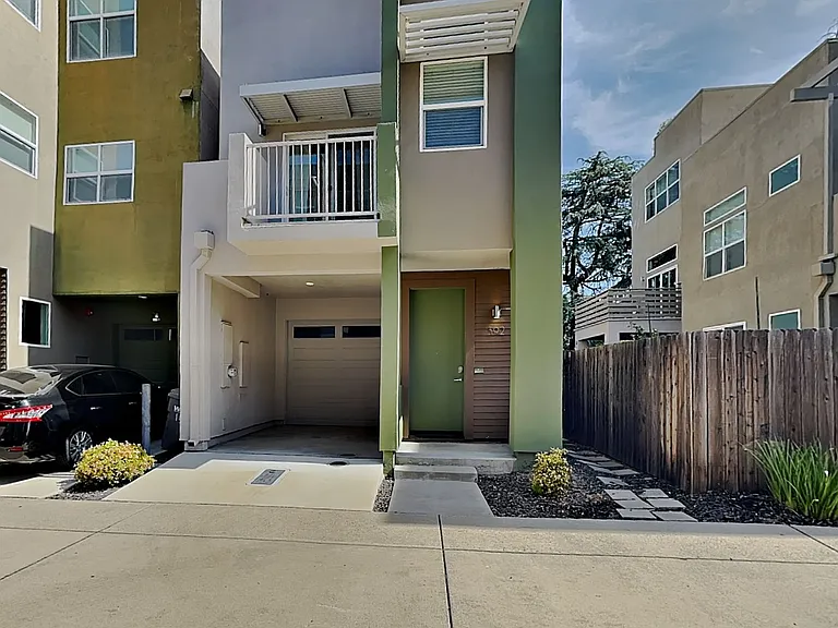 392 Midstream Ln — Photo 2