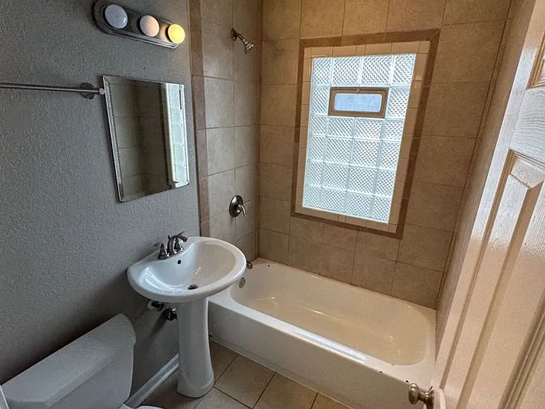1243 Glenview Ave (4 unit) — Photo 2