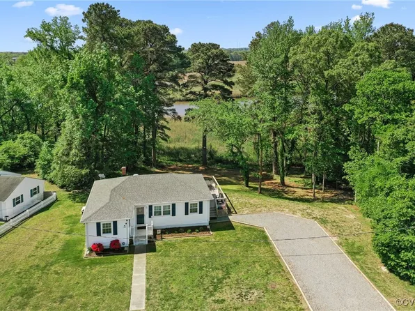 905 Wakefield Ave, Tappahannock, VA 22560