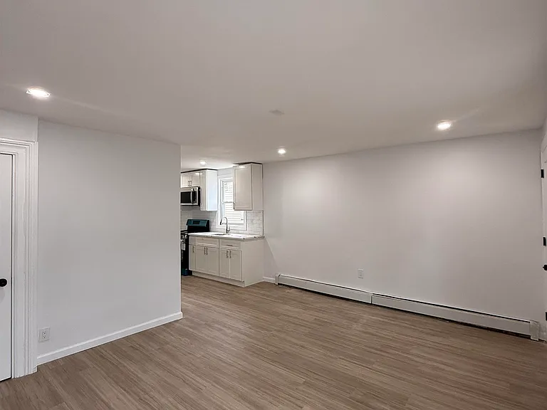 118 Maple St #HOUSE — Photo 3