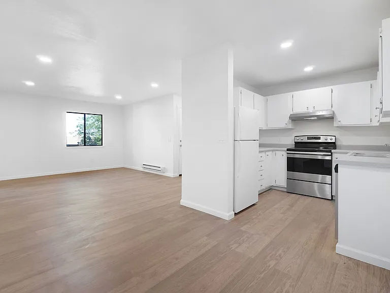 2085 Highview Ct — Photo 1