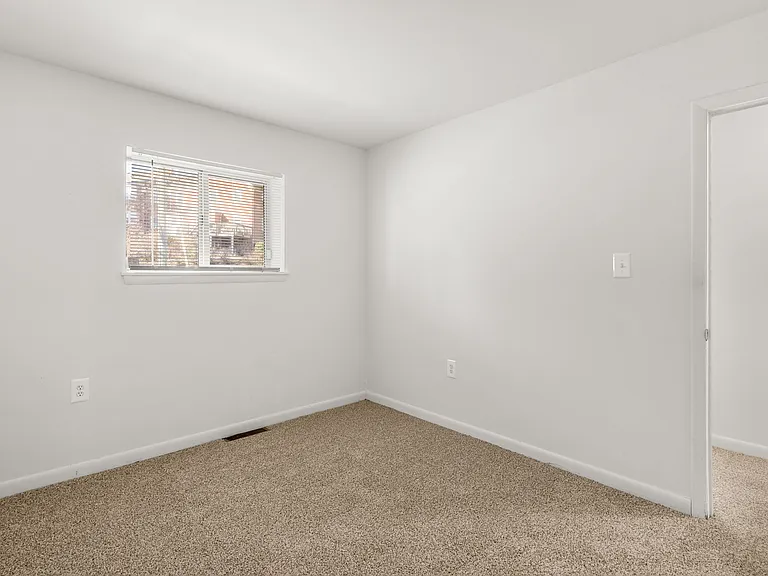 Lake Falls Apartments — Photo 25