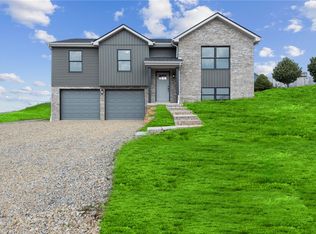 304 Lauraine Ct, Pleasant Unity, PA 15676