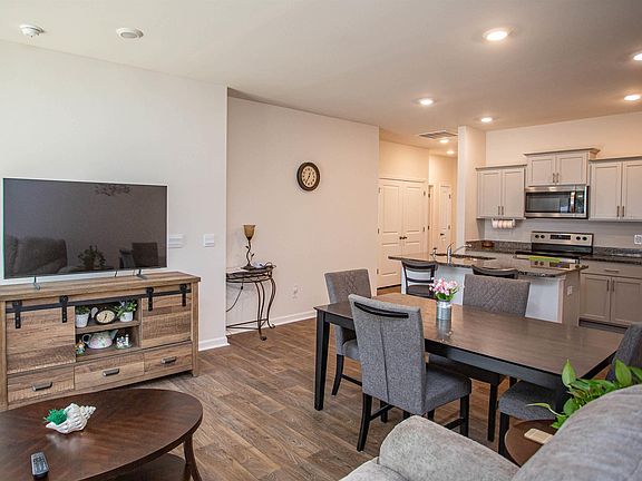 4th image of 23 Beechnut St #A