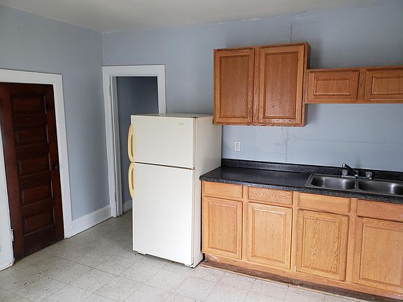 4th image of 524 W High St #1/2