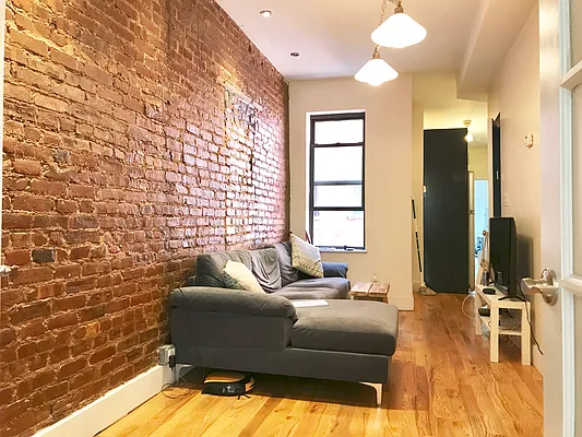 Rented by EXR | media 9