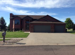 411 20th Ave NW, Watertown, SD 57201