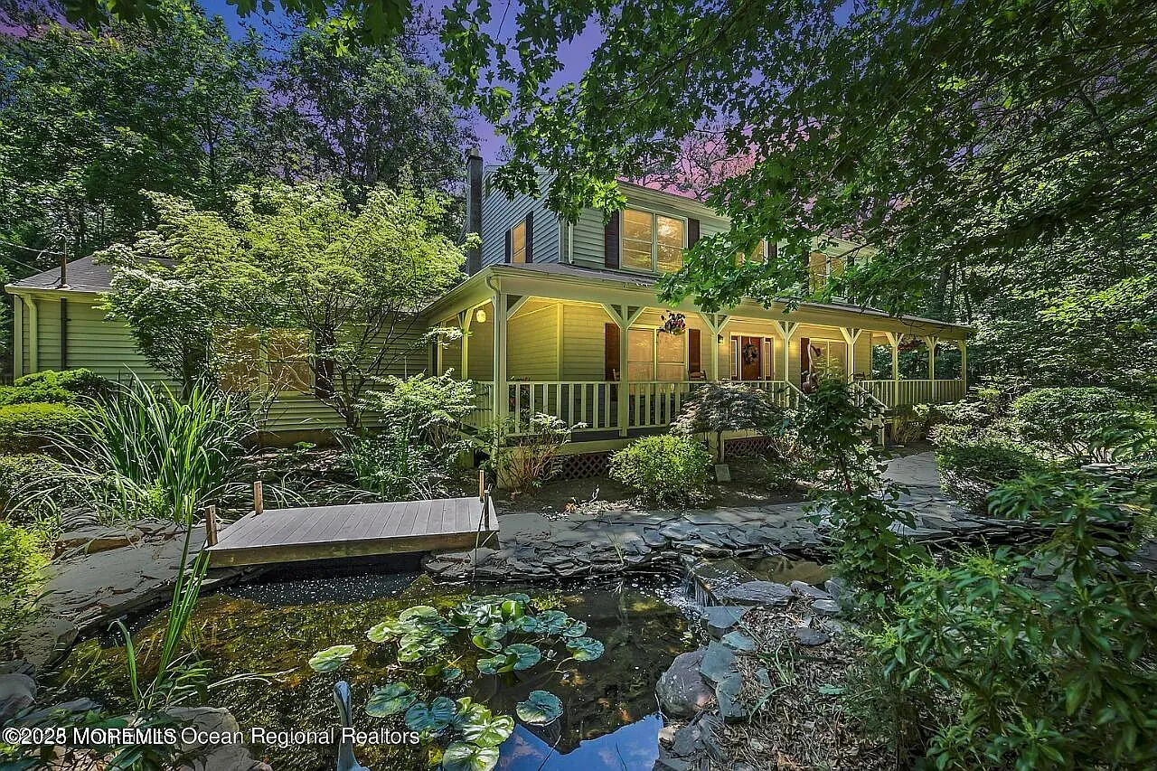 683 Anderson Road photo 1
