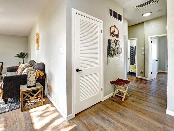 5th image of 1825 Bass St
