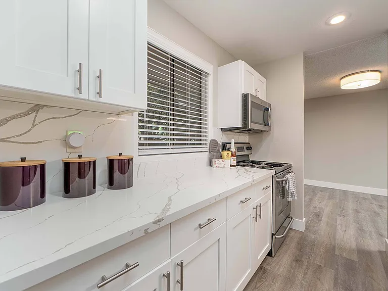 The Regent at Bellevue Way Apartments — Photo 16