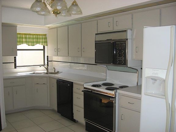4th image of 300 Oak Haven Dr