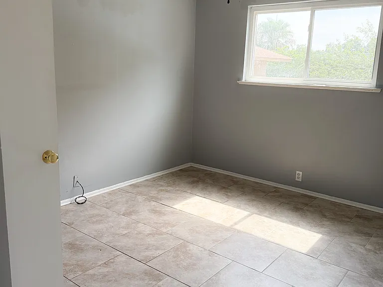 4335 Woodland Dr — Photo 10