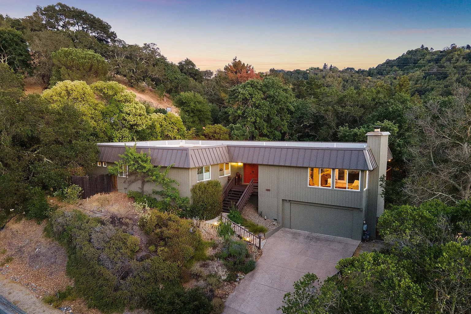 546 Morecroft Rd photo 1