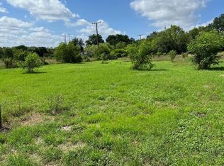548 Houston St E, Kenedy, TX 78119
