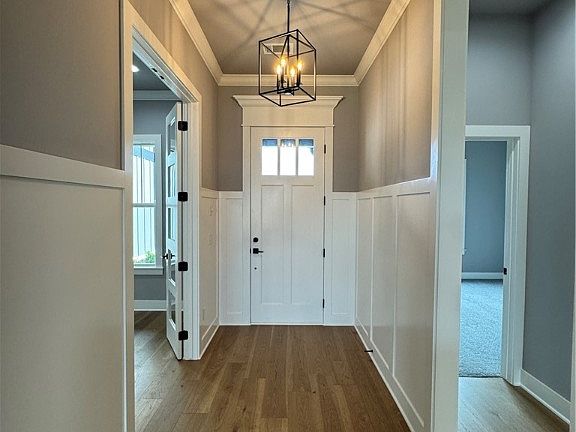 3rd image of 2711 Lunar Ave