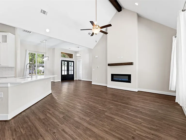 2650 Fountain View St — Photo 3