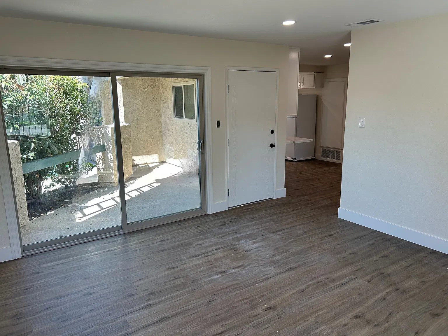 101 W Olive Ave — Photo 3