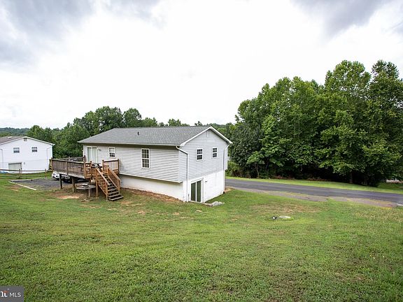 4th image of 38460 Arlington Dr