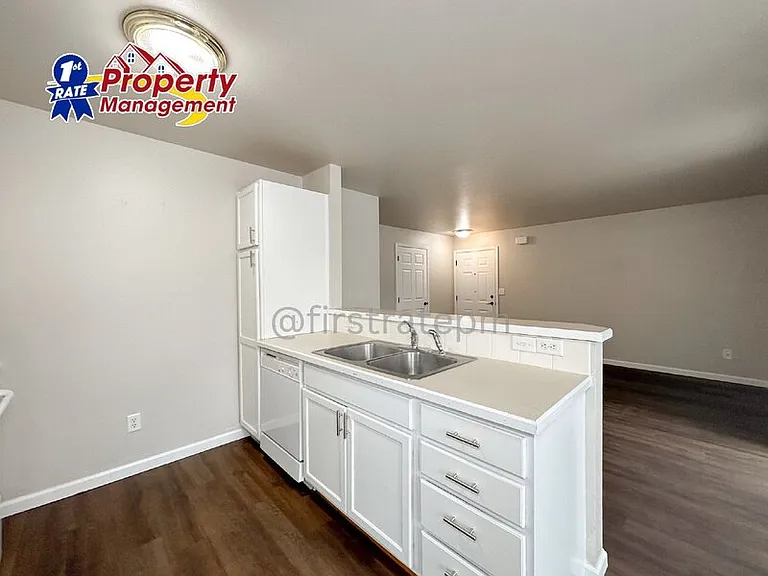 10022 W Garverdale Ln #102 — Photo 8