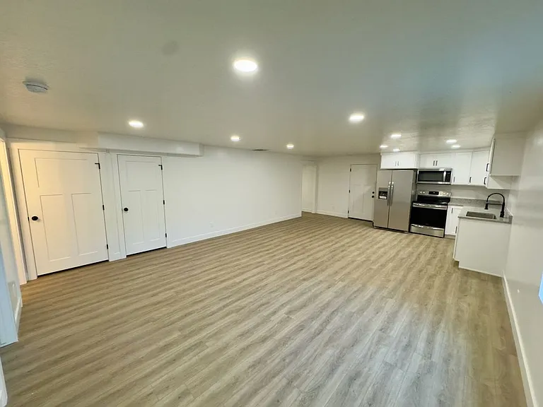 109 N Main St — Photo 6