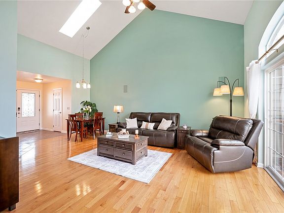 5th image of 145 Westminster Dr