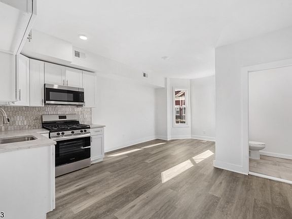 2nd image of 1119 Hampton Pl Floor 2