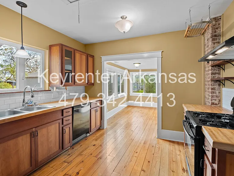 224 S Church Ave — Photo 14