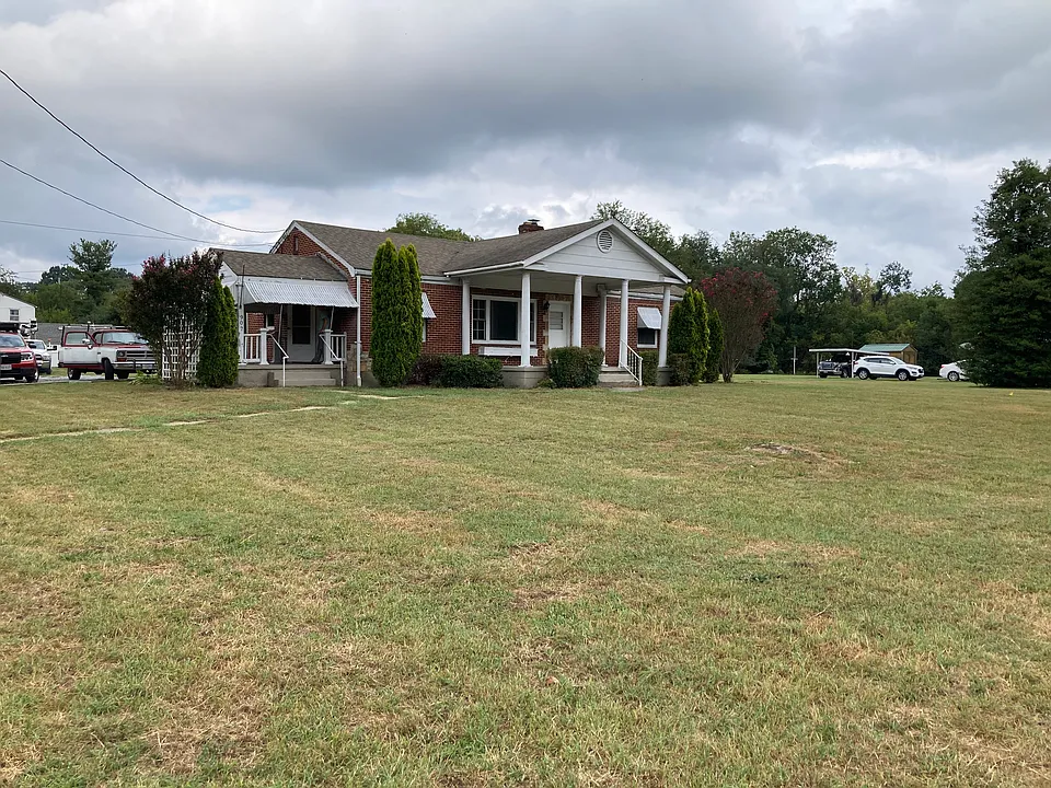 907 Apperson Dr