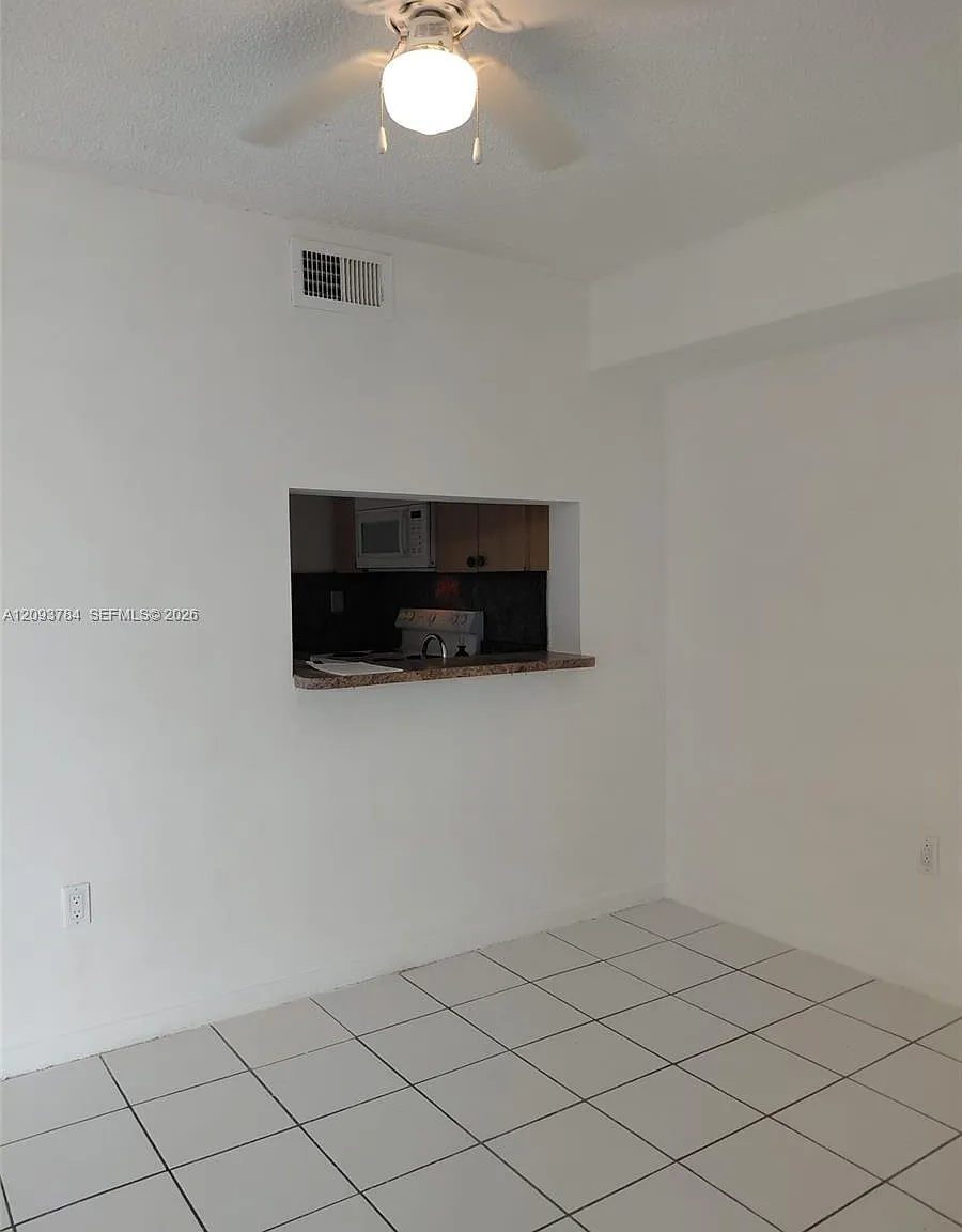 International Park Condo — Photo 4
