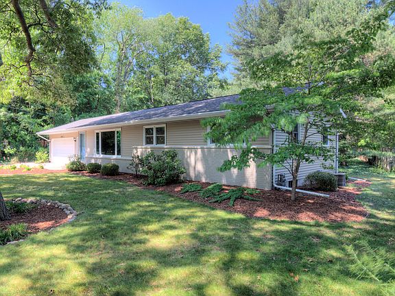 2nd image of 1981 Lake Breeze Dr