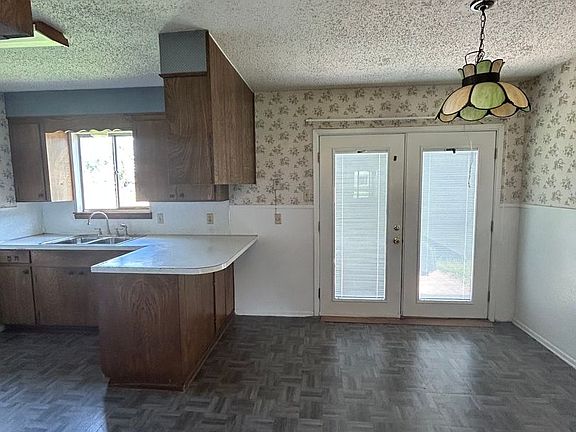 5th image of 4801 Sheryl St