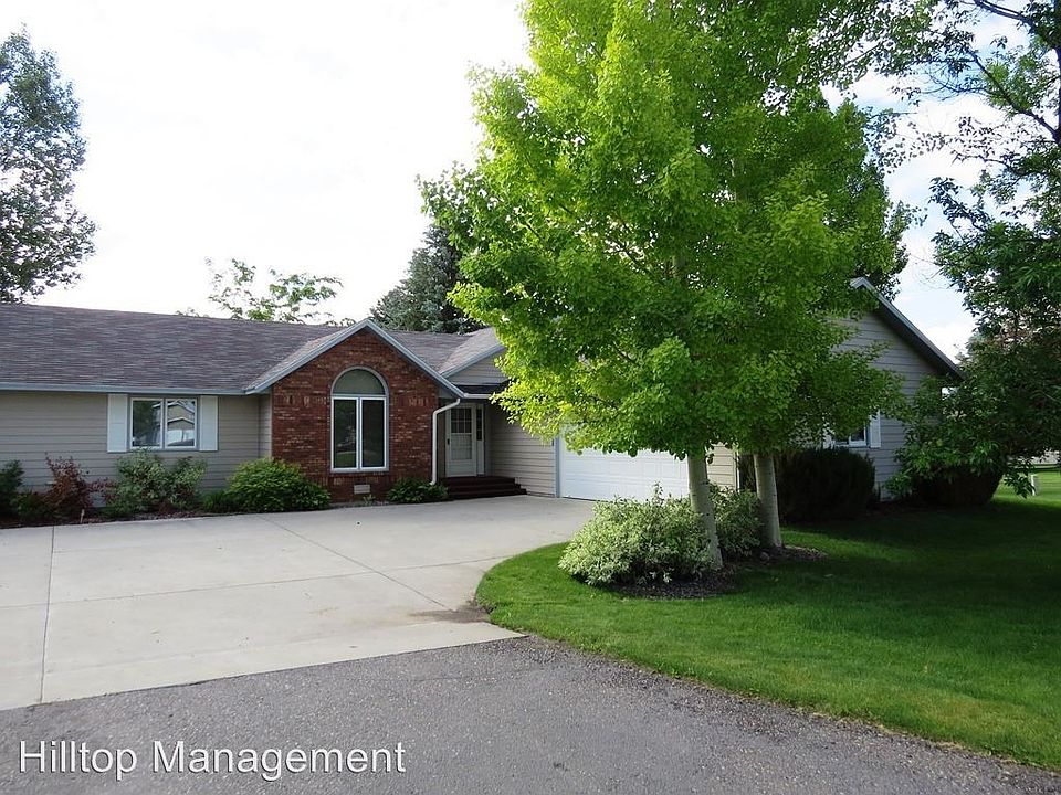 1st image of 415 Village Dr