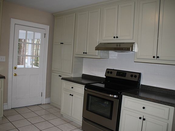3rd image of 511 Hanna St