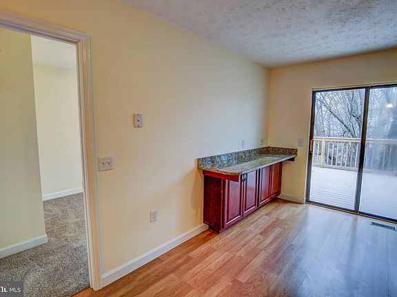 5th image of 514 Greenhill Ct