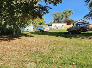 2505 E 40th St, Des Moines, IA 50317