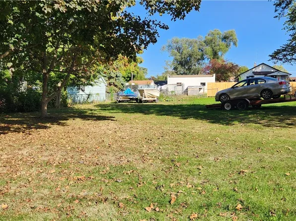 2505 E 40th St, Des Moines, IA 50317