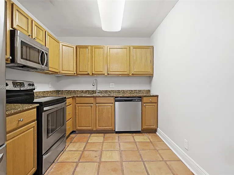 2500 Parkview Dr #415 — Photo 9