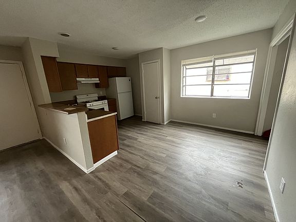 3rd image of 815 Bracewood Cir APT C