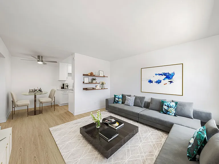 Granada Terrace Apartments — Photo 2