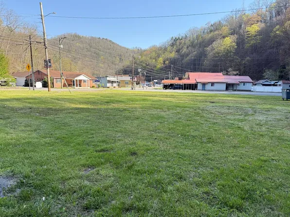 627 Appalachian Hwy, Pineville, WV 24874