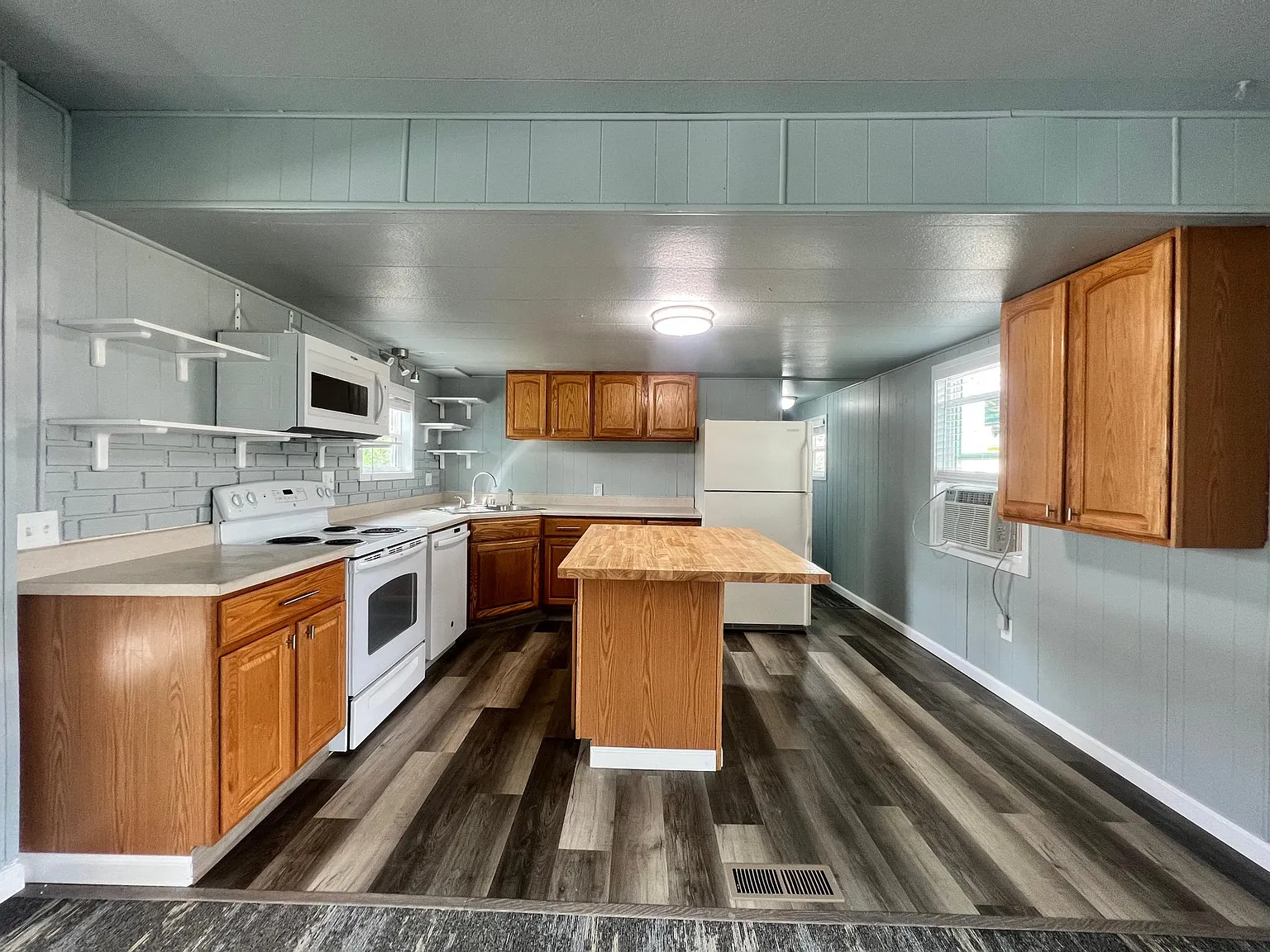3 bed, 910 sqft, $1,600 — Photo 1
