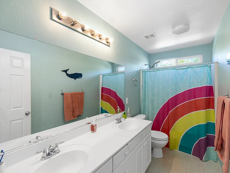 Guest Bathroom ( upstairs)