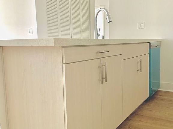 4th image of 4055 Oakwood Ave #508