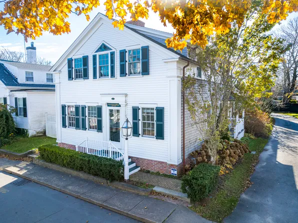 26 Morse St, Edgartown, MA 02539