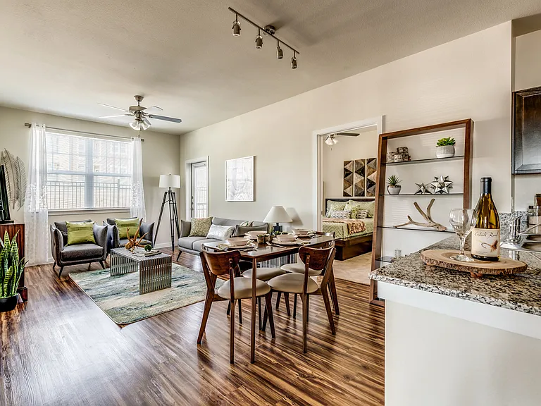 2900 Broadmoor — Photo 18