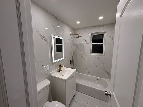 3rd image of 2819 Schurz Ave #2