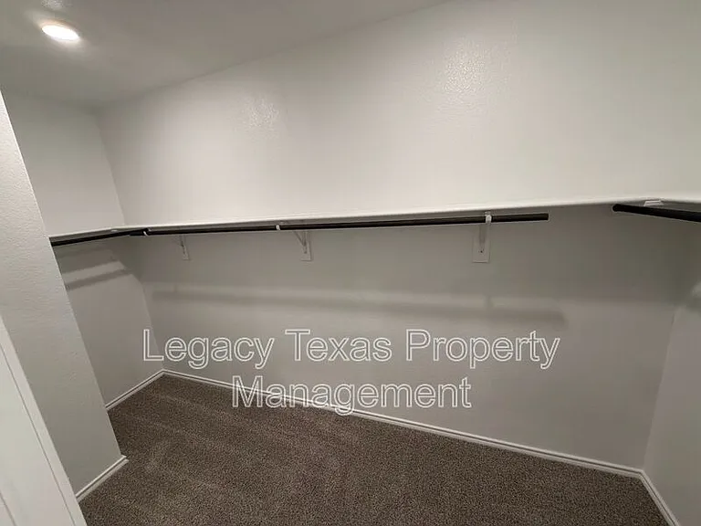 1911 Cherokee Ln — Photo 11